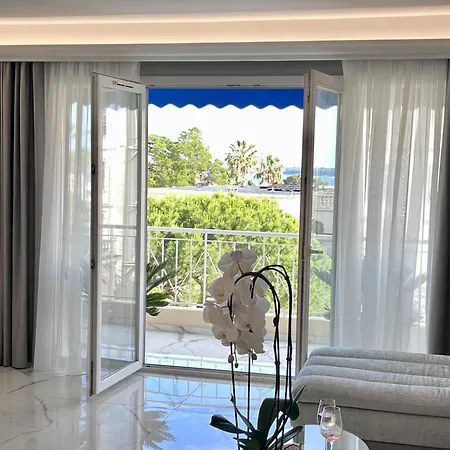 Coral Rouge, You Luxury In Cannes