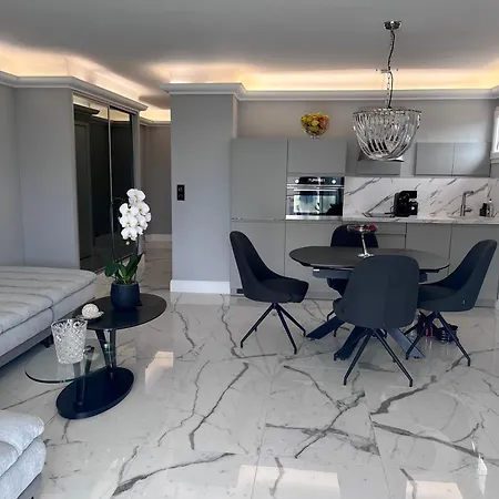 Coral Rouge, You Luxury In Cannes